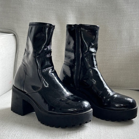 Call it Spring Boots - Picture 1 of 3